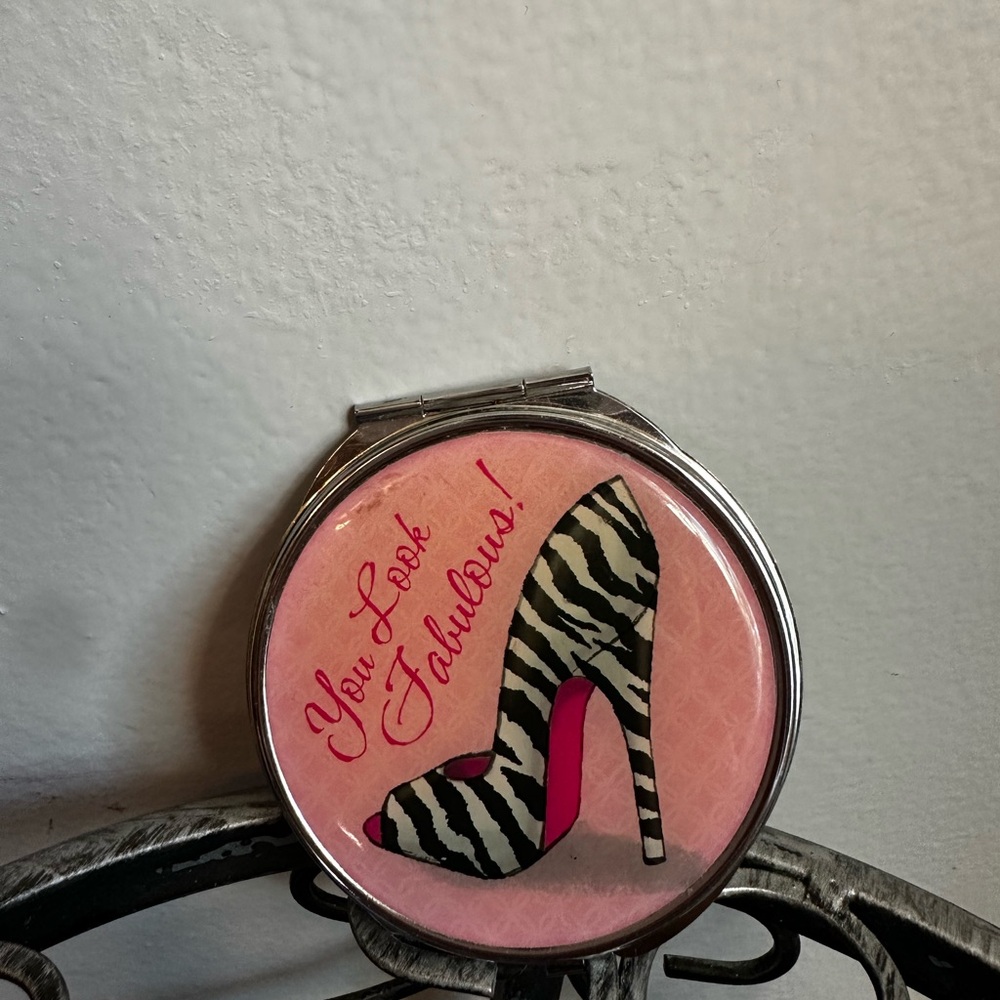 Compact Mirror